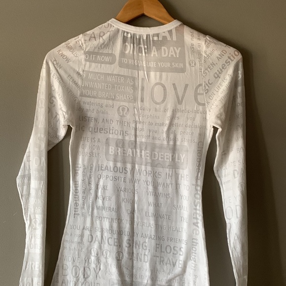 Rare!! Lululemon long sleeve manifesto tee - Picture 4 of 6